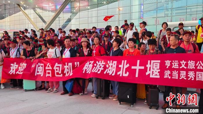 闽台地区近5000人旅游团抵鄂 领略武当文化