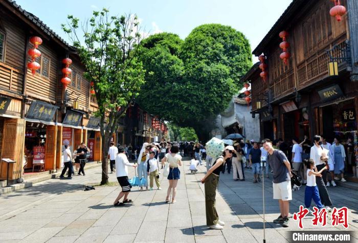 坐着火车游福建 福建文旅部门发布千项文旅活动