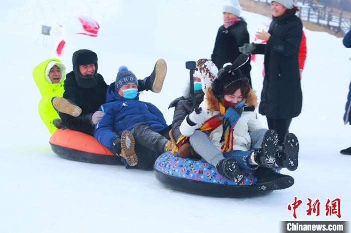 内蒙古开启为期4个月的欢乐冰雪旅游季