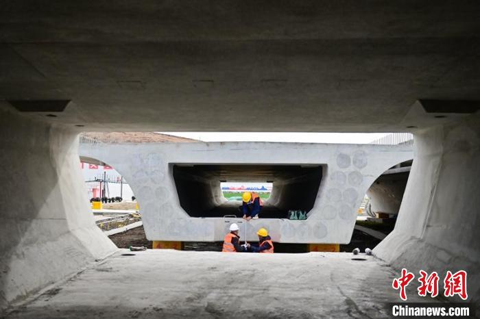 青海西宁至四川成都铁路四川段首批箱梁预制完成