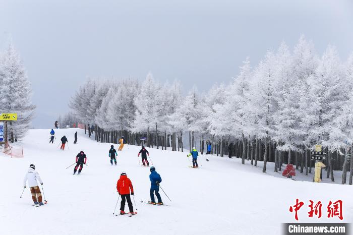 冰雪经济火热 河北崇礼新雪季已接待游客逾125万人次