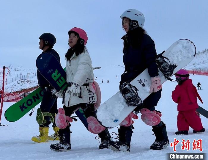 （追着雪花看新疆）江苏超70亿元文旅项目进伊犁州 让冷资源变热旅游