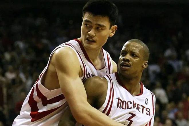 你什么档次，被NBA选中还拒绝去打球？