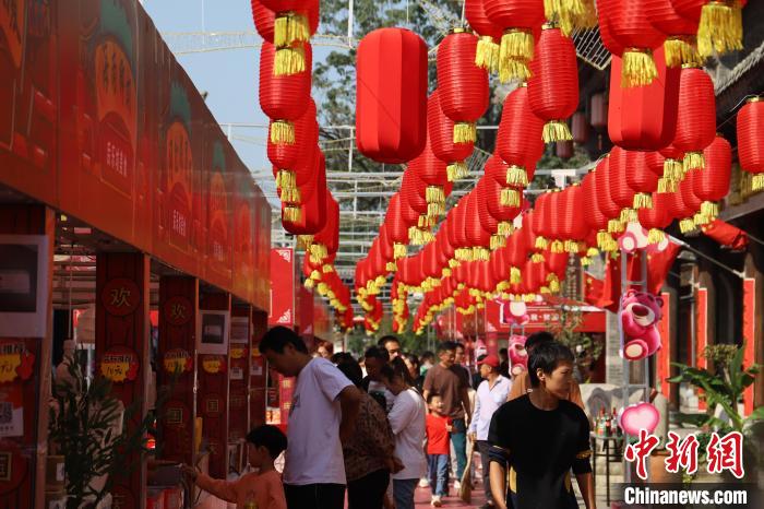 “好客山东”双节假期客流飙升 文旅市场“多面开花”