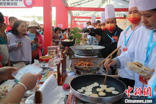 各式客家美食汇聚广东梅州 打造舌尖上的“世界客都”