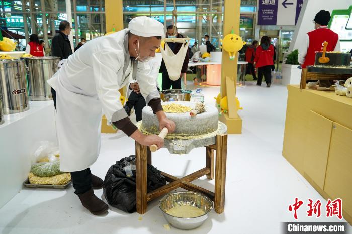 首届中国（黑龙江）国际绿色食品和全国大豆产业博览会在哈尔滨开幕