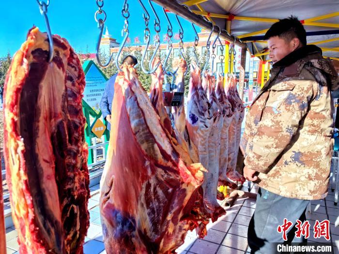 青海“海滨藏城”冬肉节：展示、选购尽显草原风情