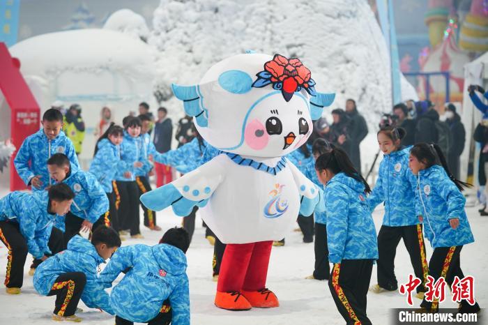 云南首办冬运会竞逐冰雪运动