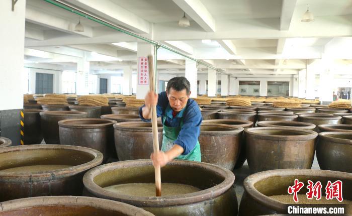 老手艺与新技术交融 “探秘”绍兴黄酒冬酿