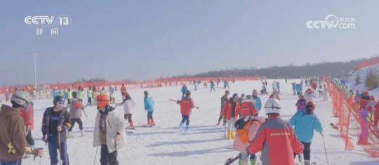 冬季游“点燃”旅游热情 冰雪经济带动就业消费两旺