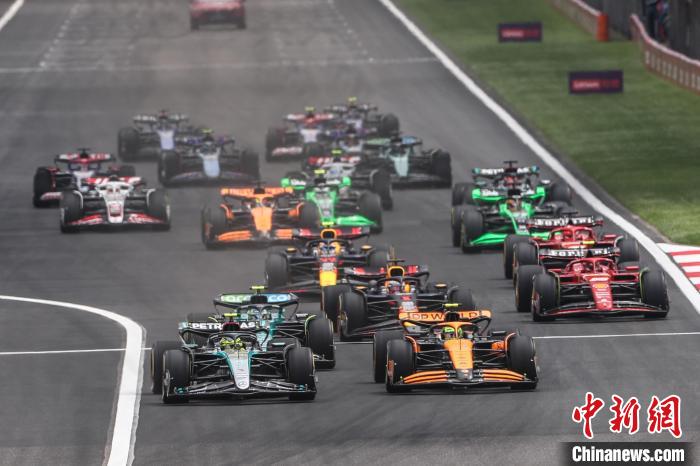 F1中国大奖赛冲刺赛：维斯塔潘夺冠 周冠宇排名第九