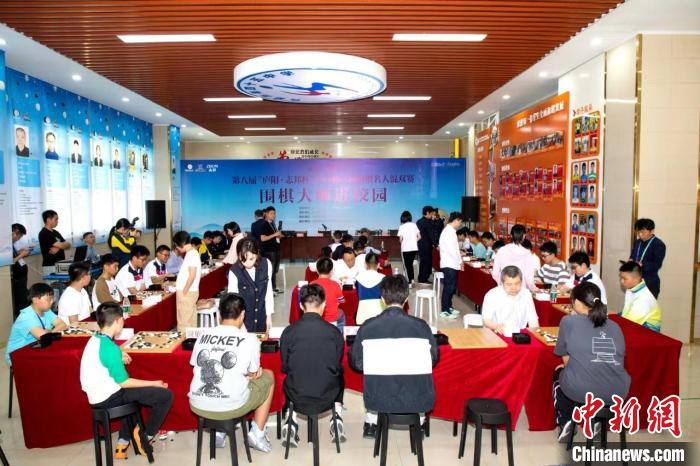 中日韩三国棋手走进合肥校园 与学生对弈启智